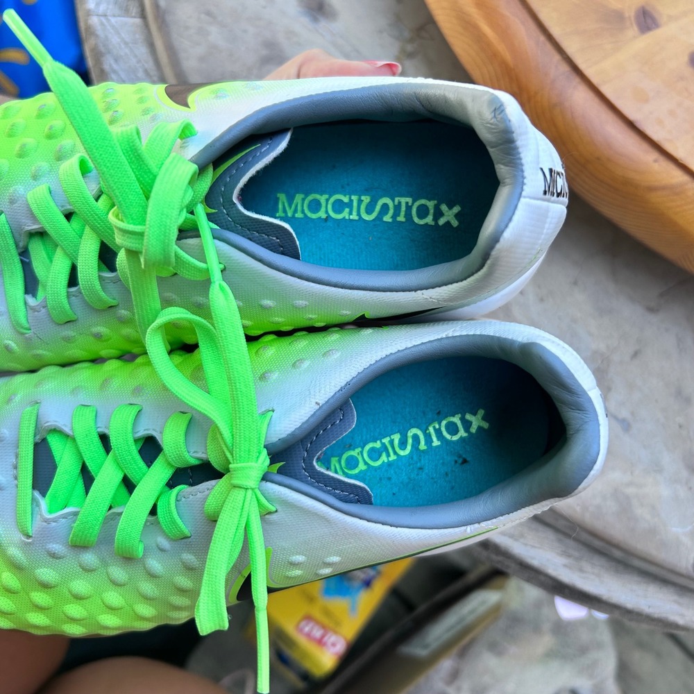MagistaX Onda II IC Soccer Shoes Kids Size 3.5Y Platinum Green Nike - Picture 7 of 8